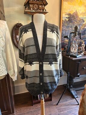 Sag Harbour Sz M Cozy Oversized Gray & White Striped Cardigan Floral accents